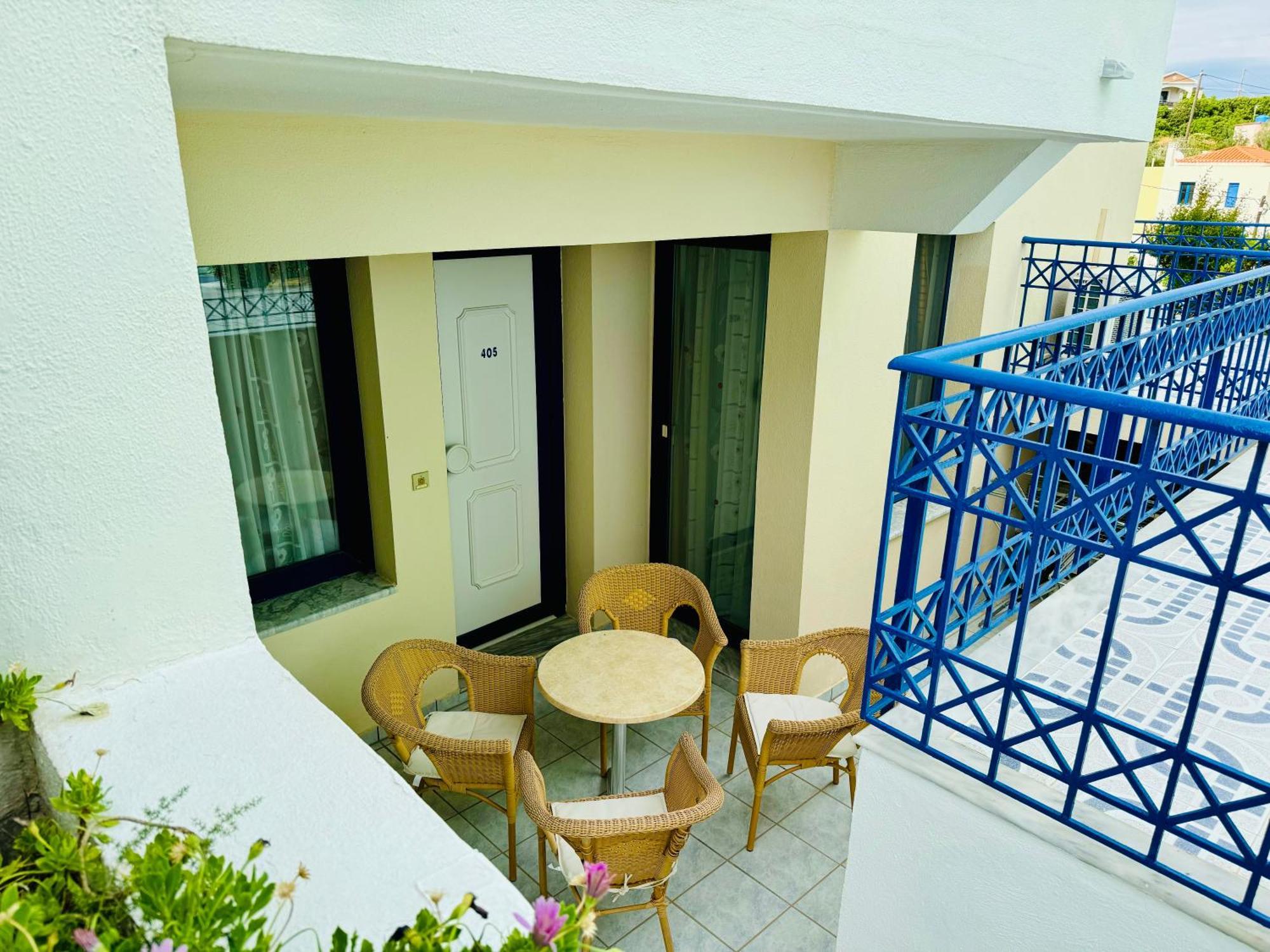 Sea Breeze Apartments Chios Monolia Екстериор снимка