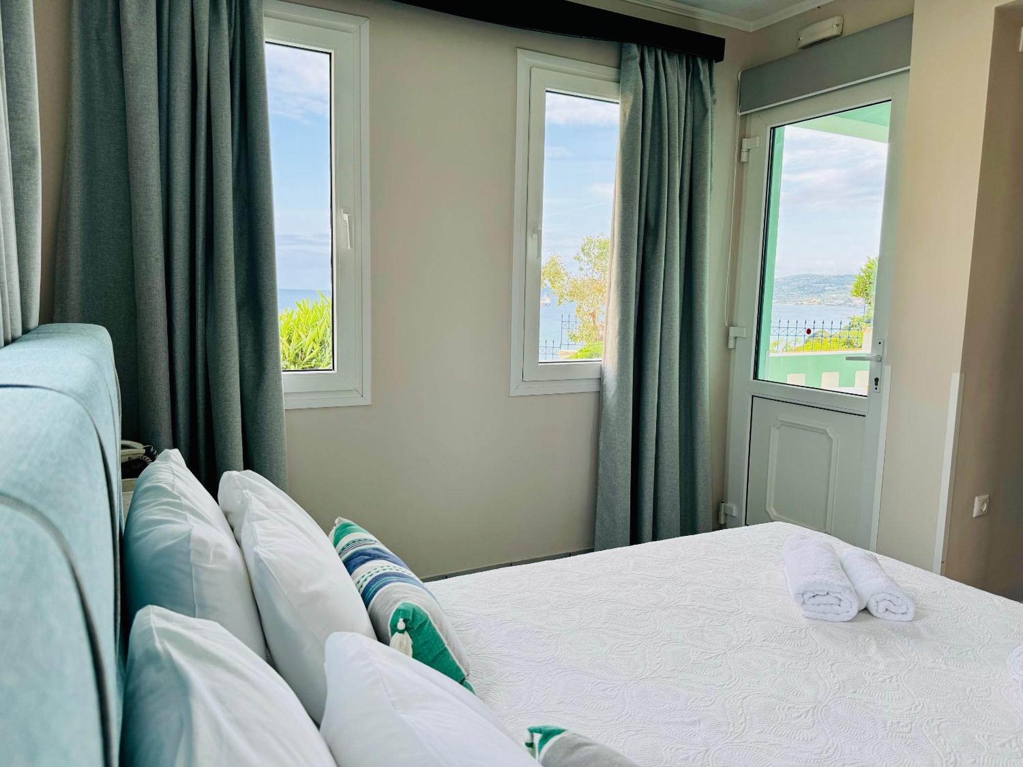 Sea Breeze Apartments Chios Monolia Екстериор снимка